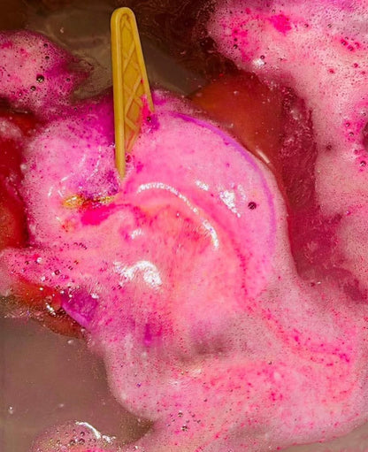 Stars, Stripes & Scoops Bath Bomb with light cube