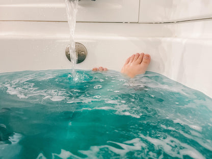 Salty Beach Bath Bomb with light cube